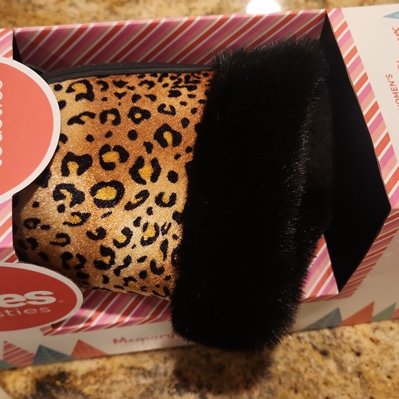 TOTES TOASTIES Cheetah Animal Print Memory Foam Slippers. NEW! Holiday Gift Idea - Picture 3 of 16